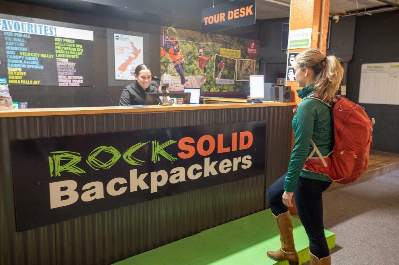 Rock Solid Backpackers Rotorua Extérieur photo